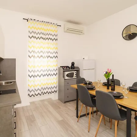 With Parking Space - 25306 דירה